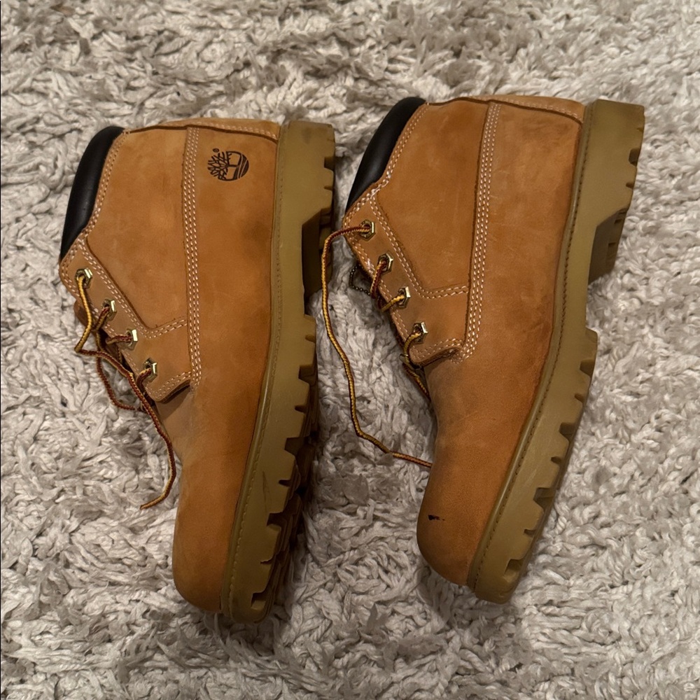 Timberland women’s 10 Tan Leather Boots - Picture 4 of 8